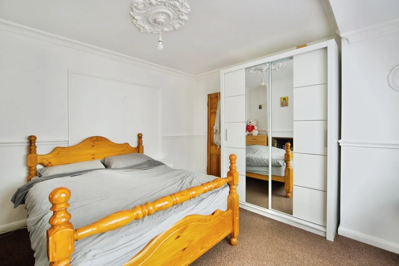 Sheppey Road, Dagenham, Essex, RM9, photo 3