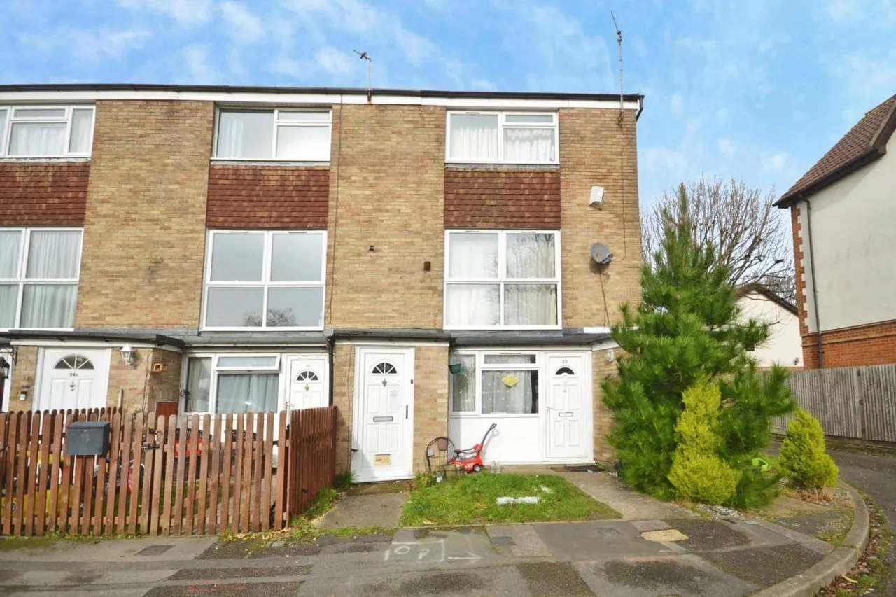 2 bed flat for sale — Whitley Wood Road, Reading