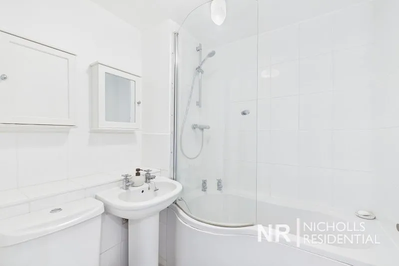 Delaporte Close, Epsom, KT17, photo 5
