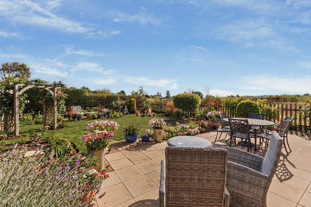 Llewellyn Close, Fladbury, WR10, photo 8
