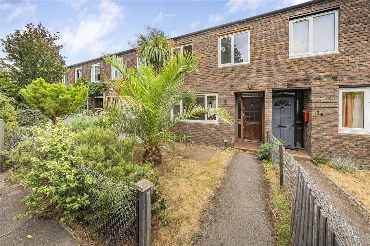 3 bed house for sale, Arabella Drive, Barnes