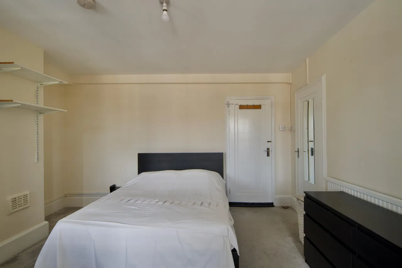 Cheyne Close, London, NW4, photo 10