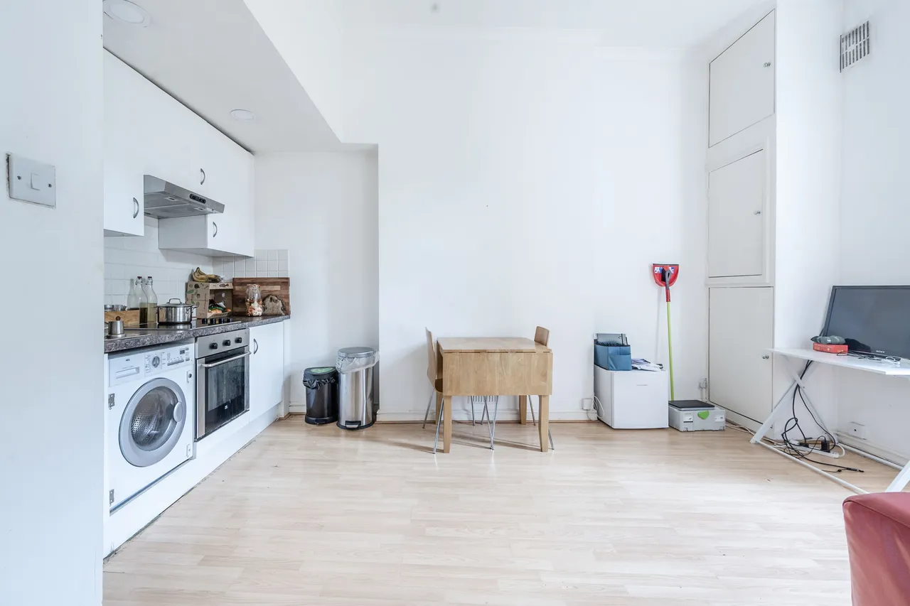 Flat 4, 41-43 Eardley Crescent, London, photo 4