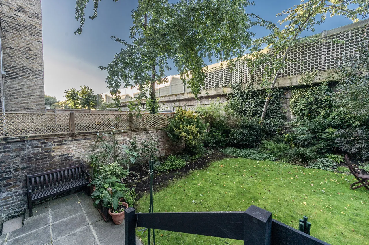 Flat 4, 41-43 Eardley Crescent, London, photo 6