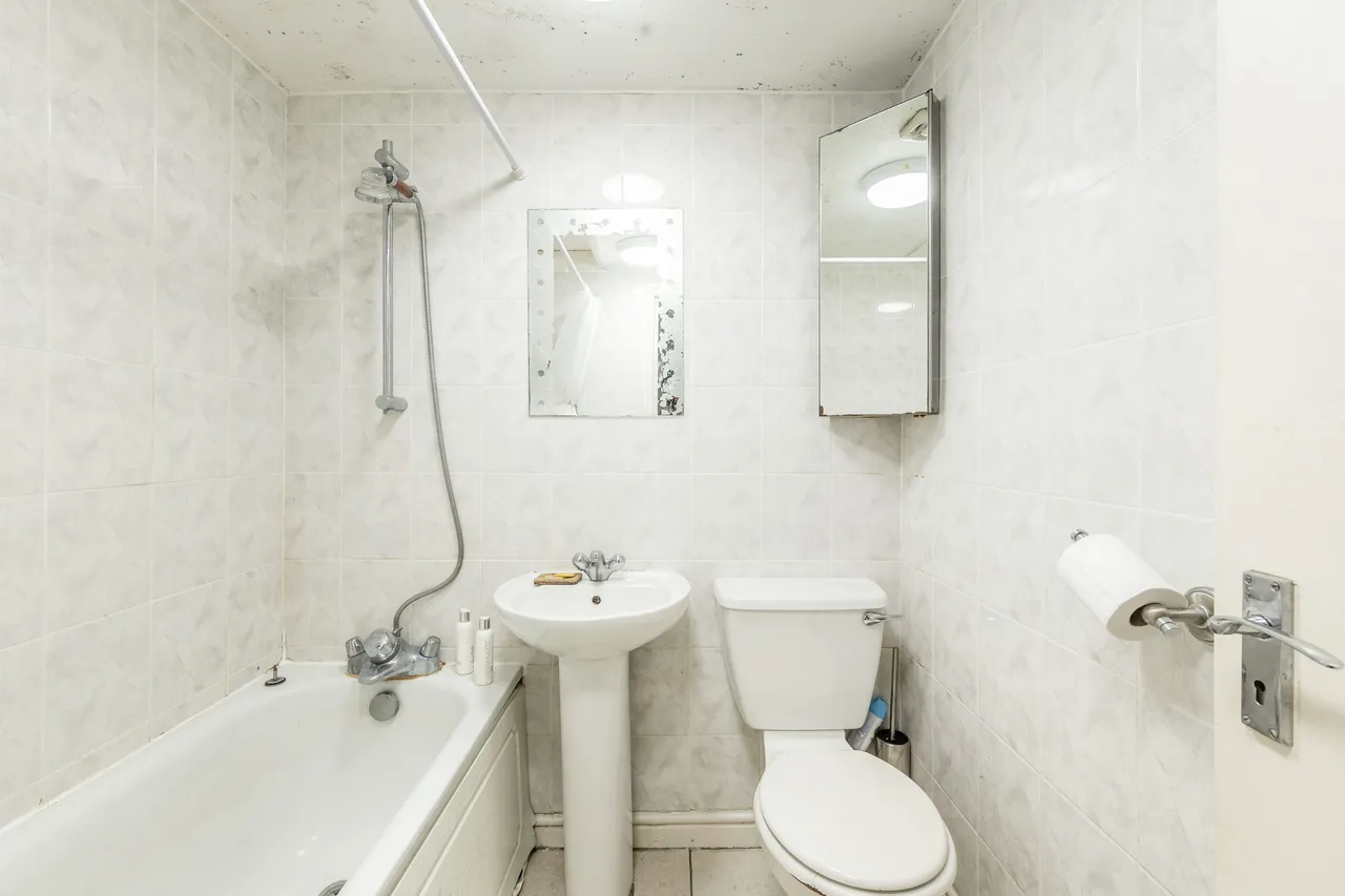 Flat 4, 41-43 Eardley Crescent, London, photo 3