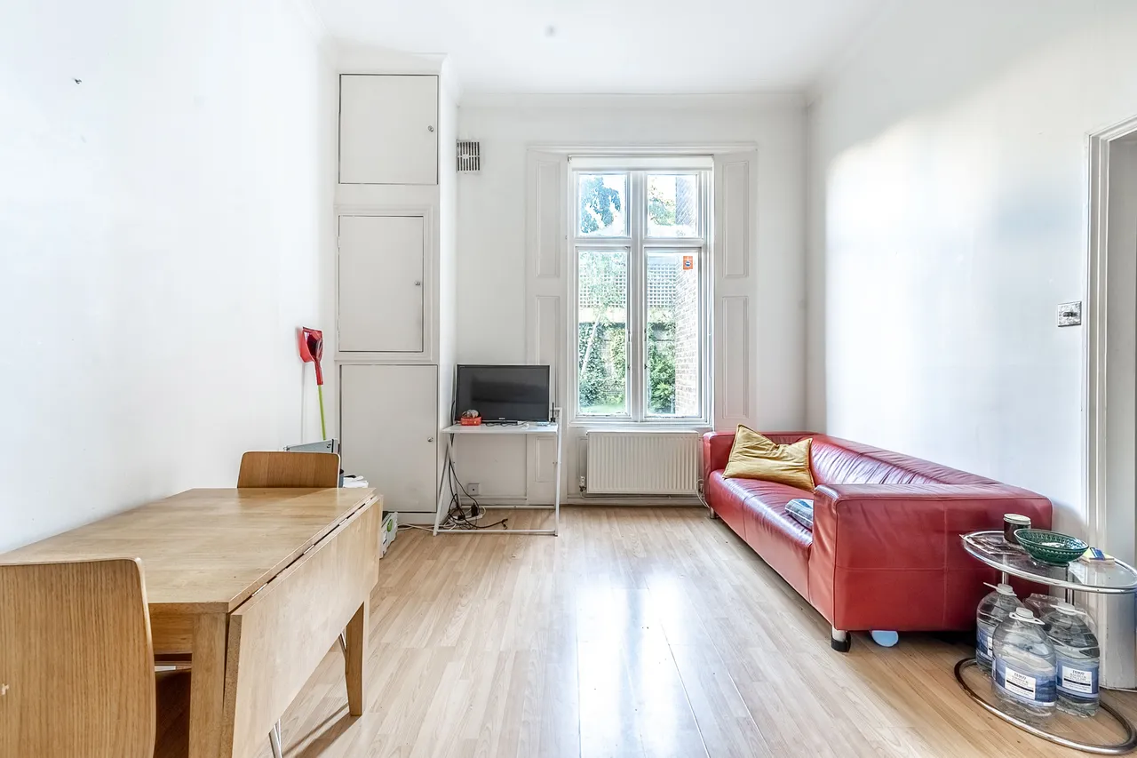 1 bed flat to rent — Flat 4, 41-43 Eardley Crescent, London