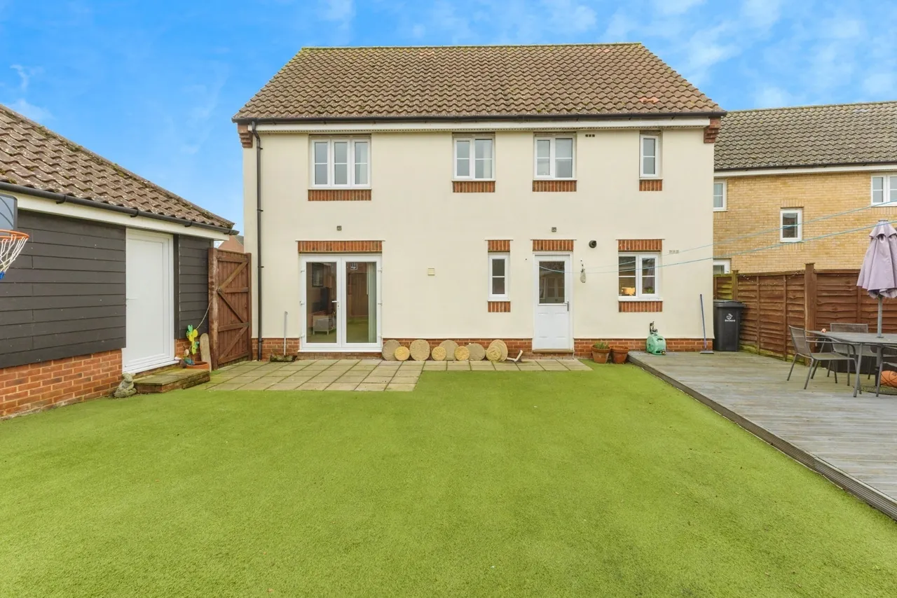4 bed house for sale — Stirling Road, Carbrooke, Thetford, Norfolk, IP25