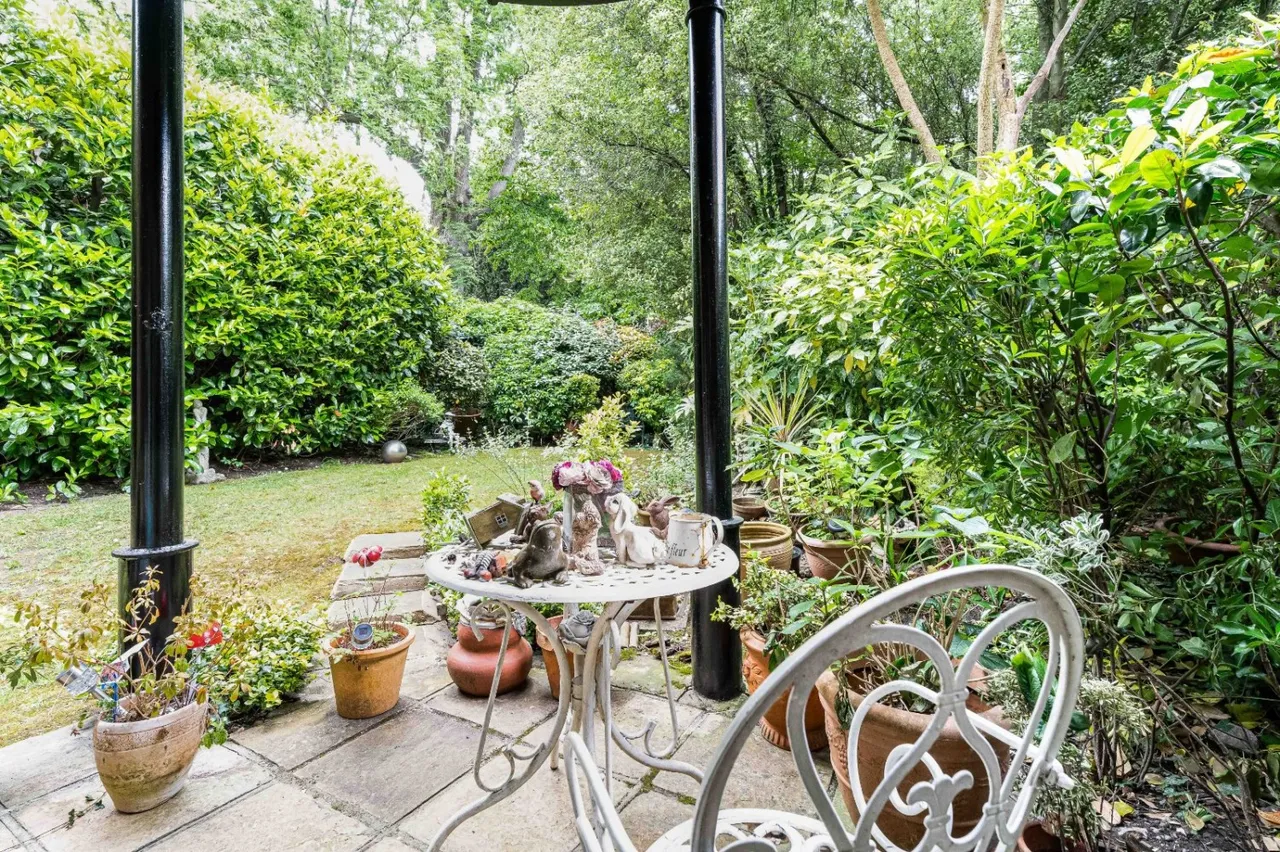 Uxbridge Road, Stanmore, HA7, photo 2