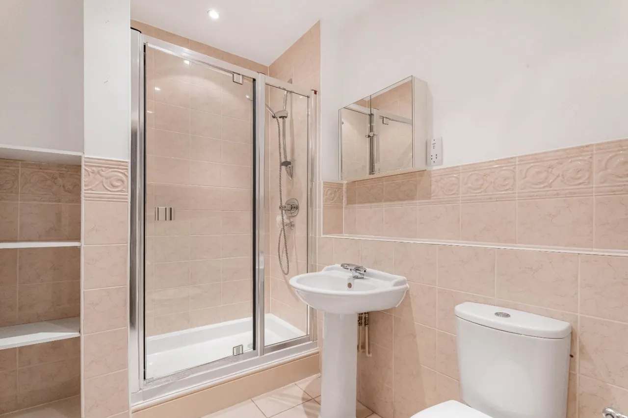 Uxbridge Road, Stanmore, HA7, photo 17