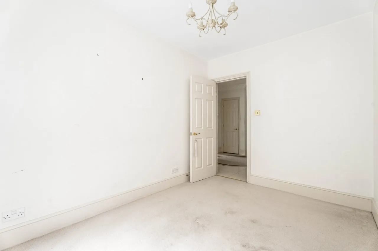 Uxbridge Road, Stanmore, HA7, photo 16