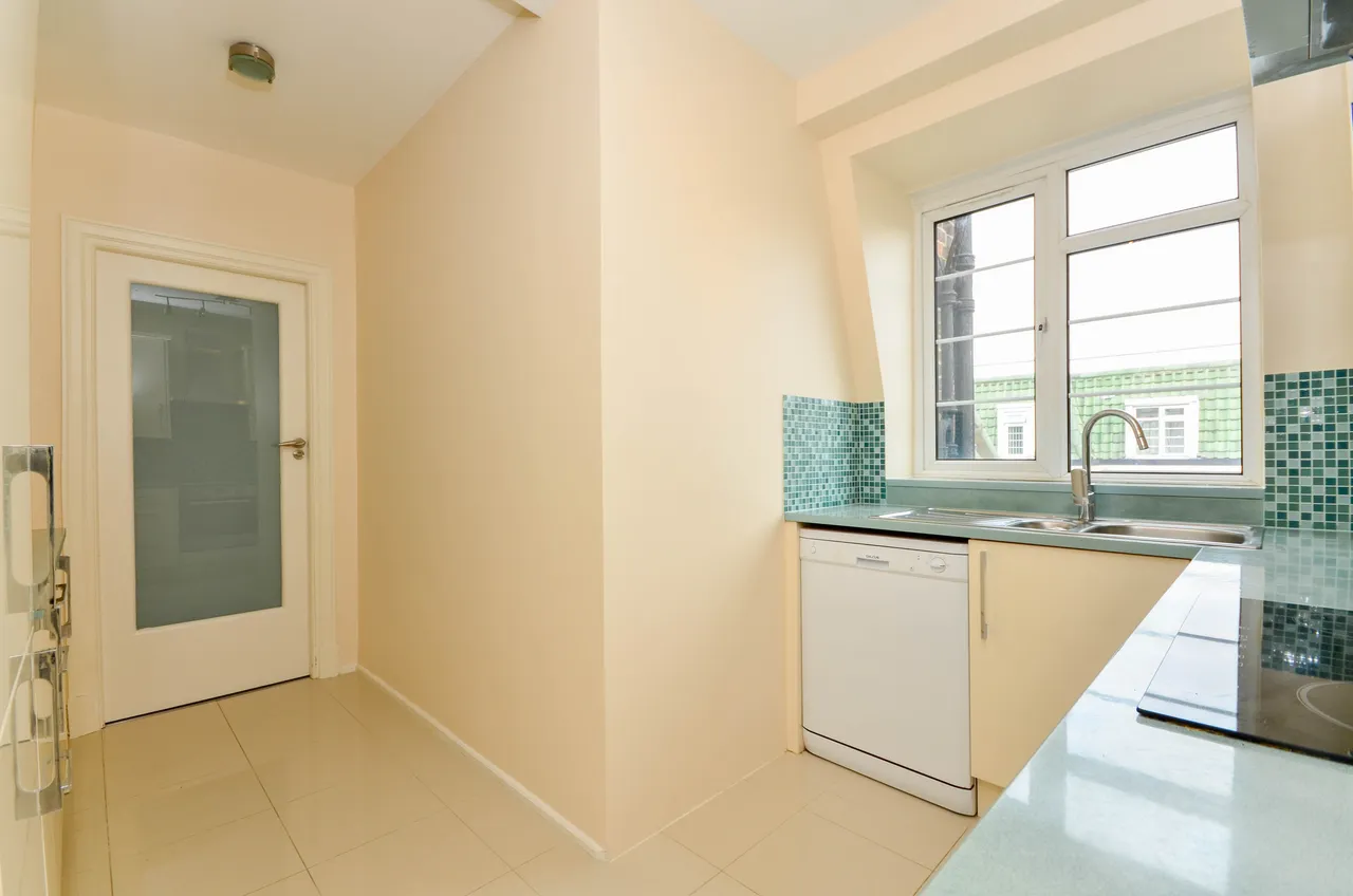 26 Marlborough Court, Pembroke Road, London, photo 9