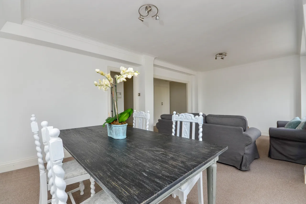26 Marlborough Court, Pembroke Road, London, photo 6