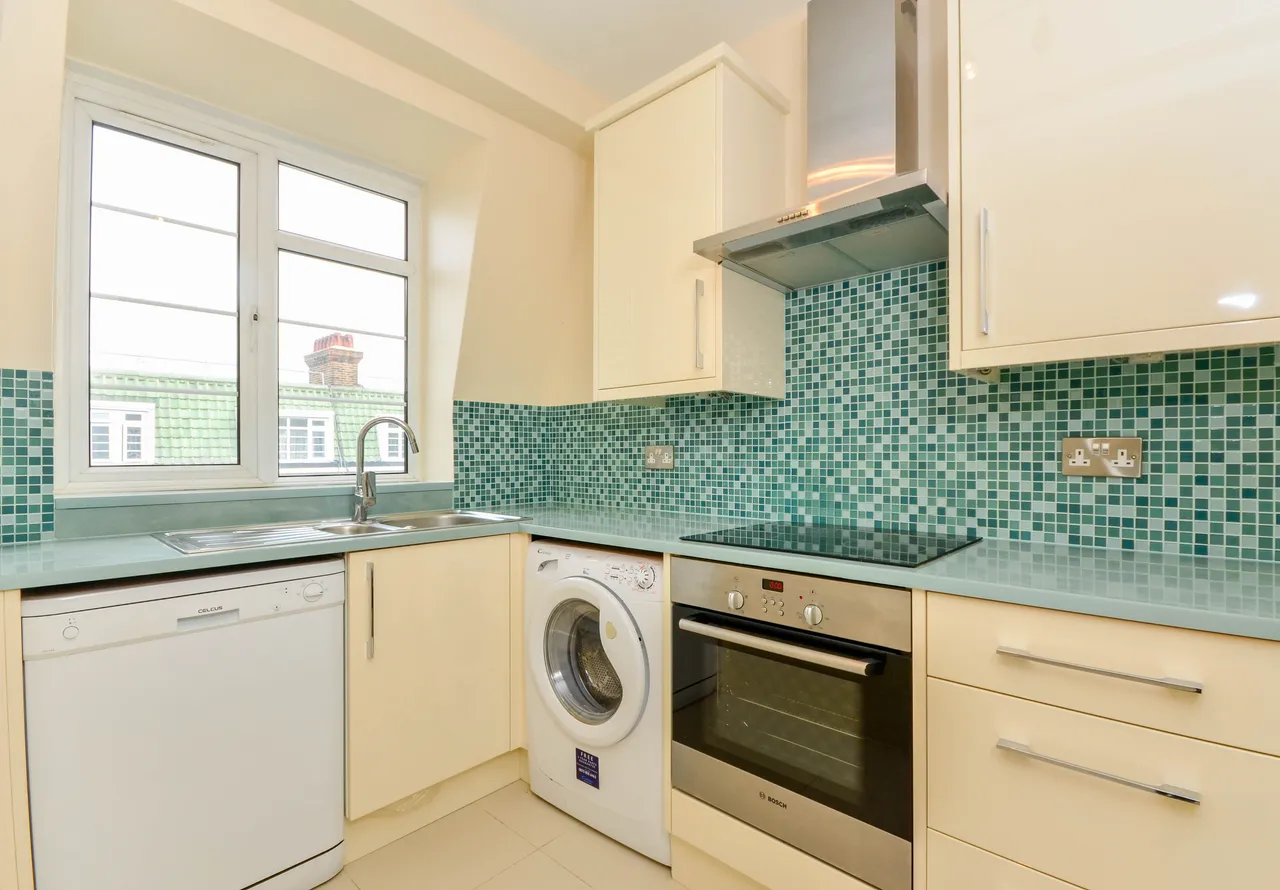 26 Marlborough Court, Pembroke Road, London, photo 3