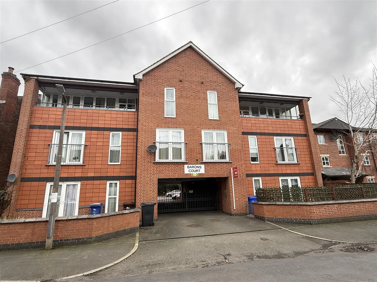 2 bed flat for sale, Barons Court, Burton-On-Trent, DE14