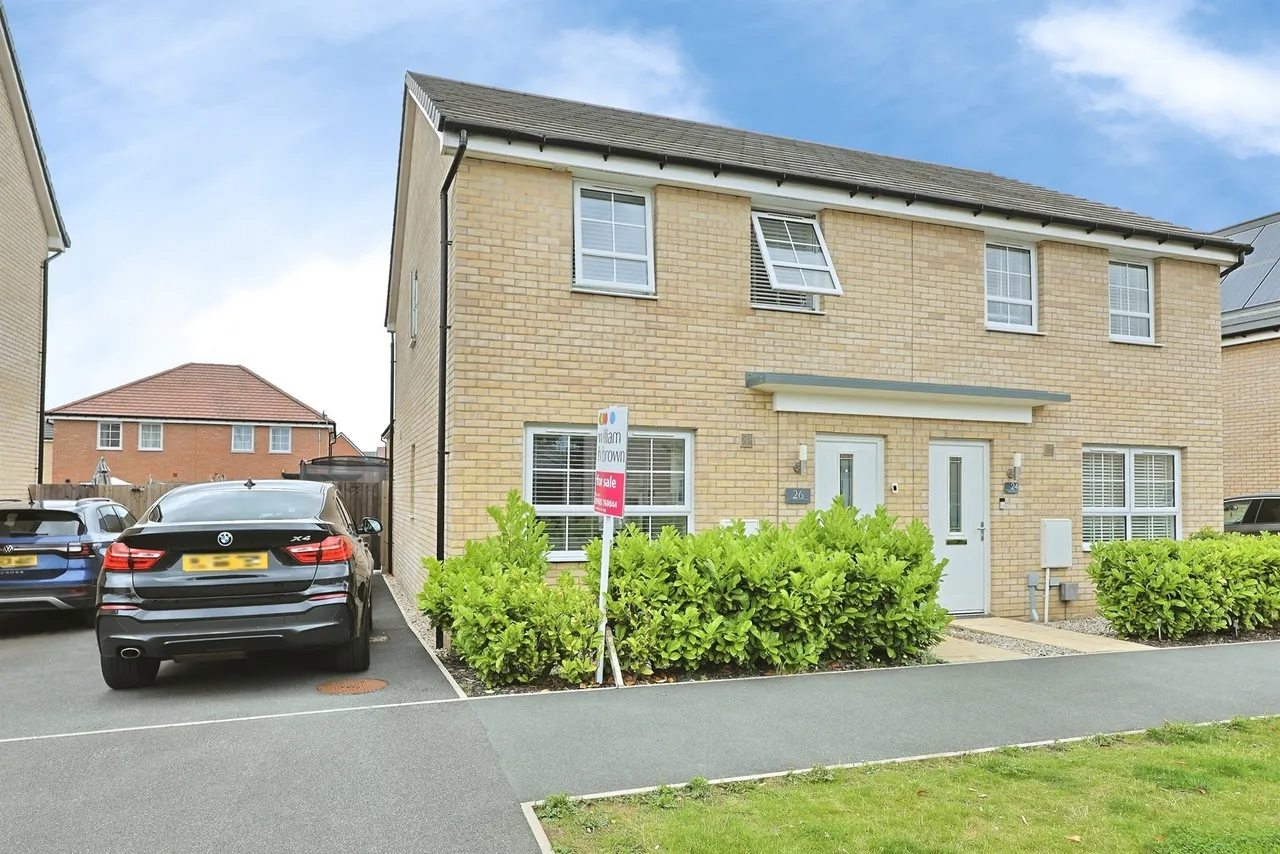 3 bed house for sale — Metcalf Road, Rackheath, Norwich