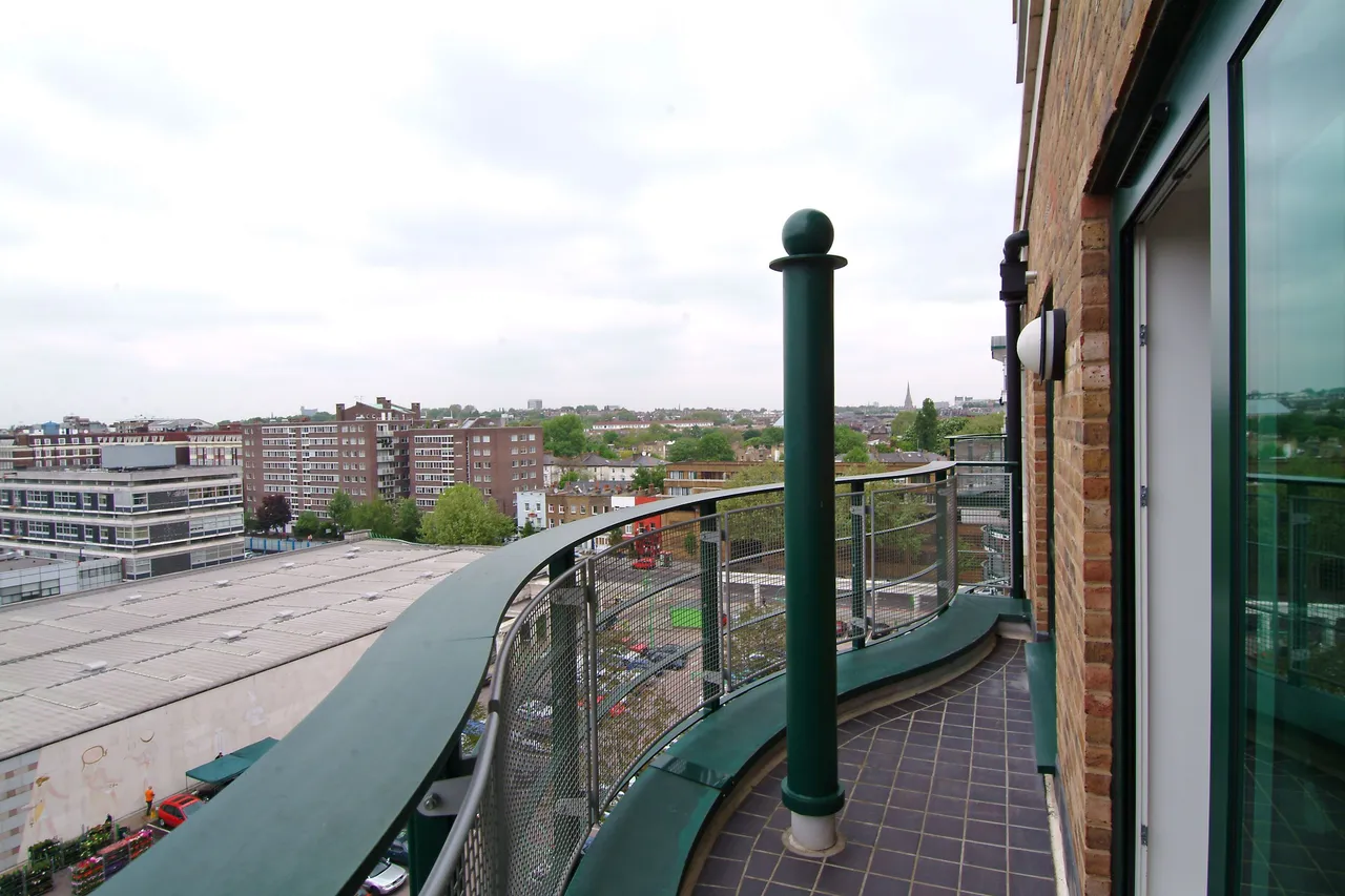 150 Warren House, Beckford Close, London, photo 12