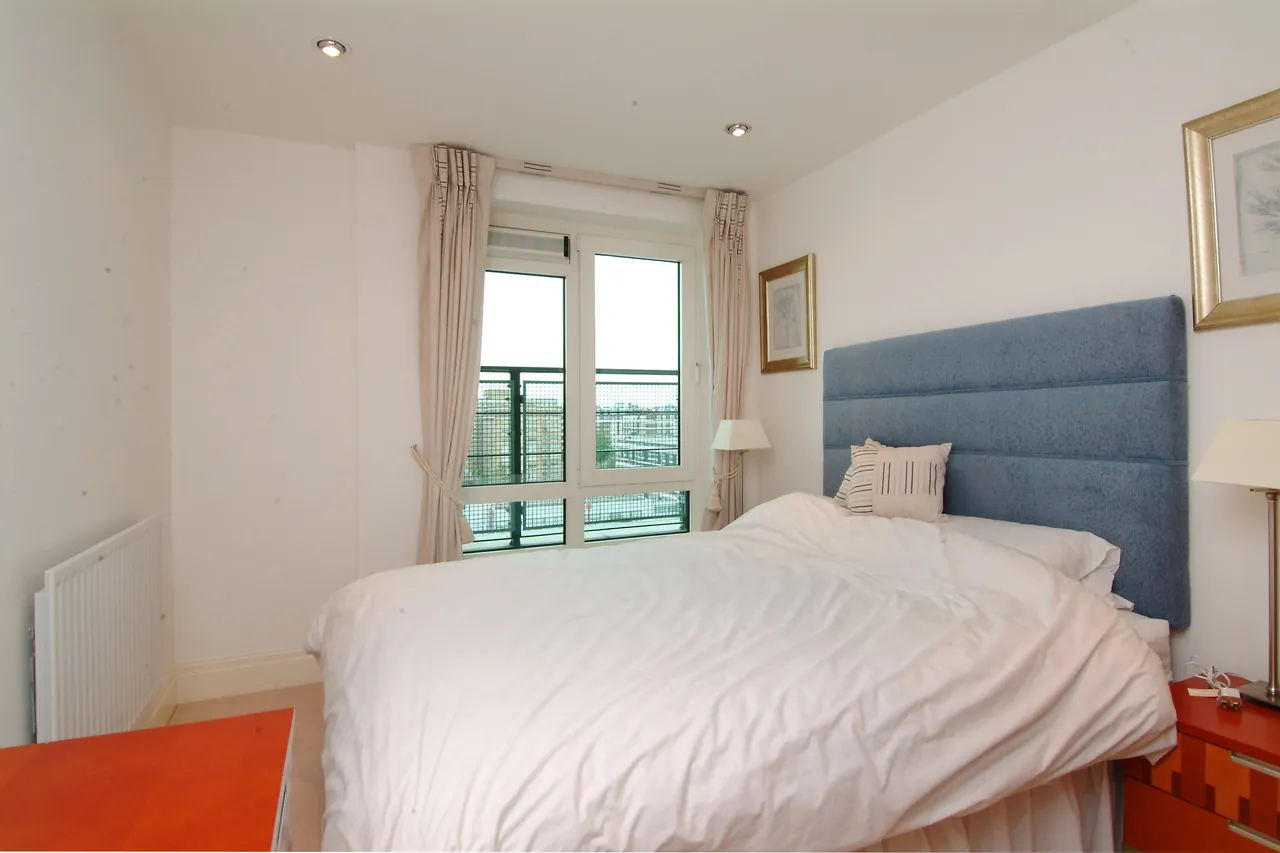 150 Warren House, Beckford Close, London, photo 8