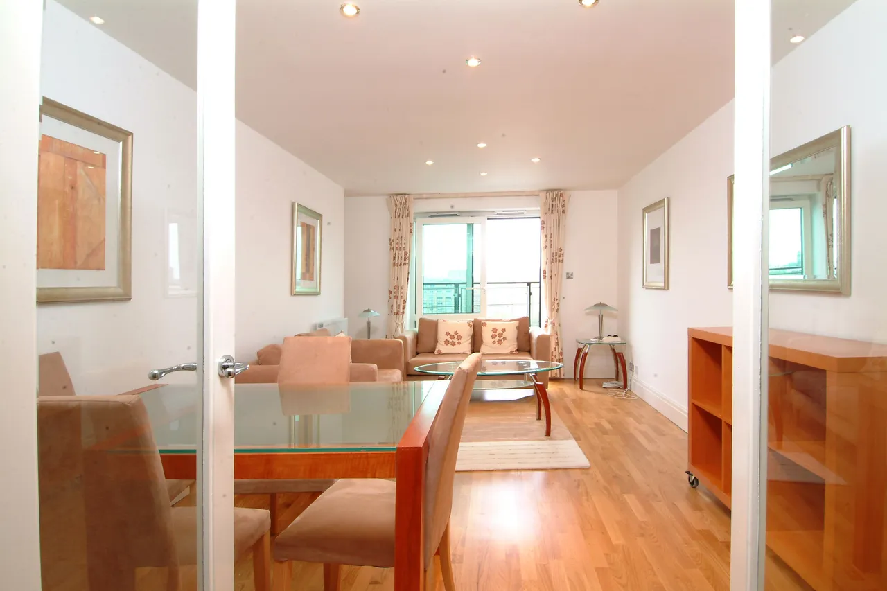 150 Warren House, Beckford Close, London, photo 5