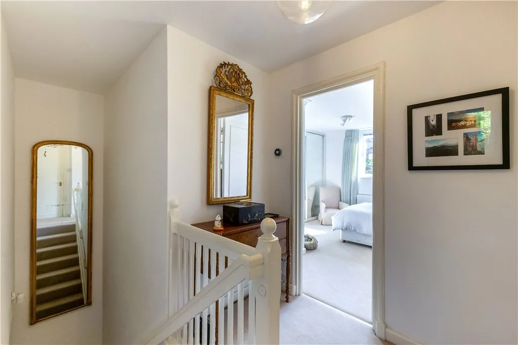 Bridgeport Place, London, E1W, photo 8