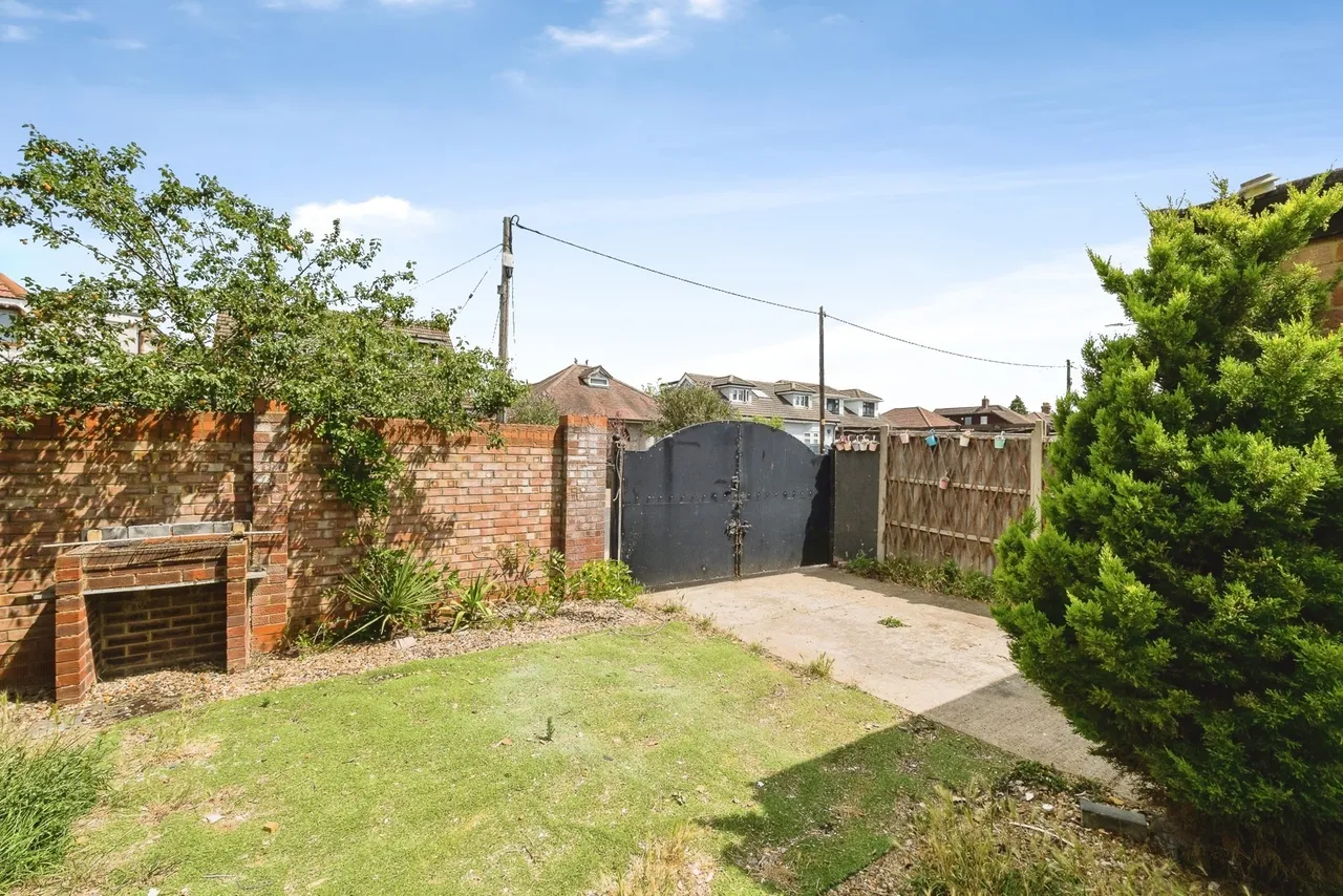 Abbey Wood Lane, Rainham, RM13, photo 3