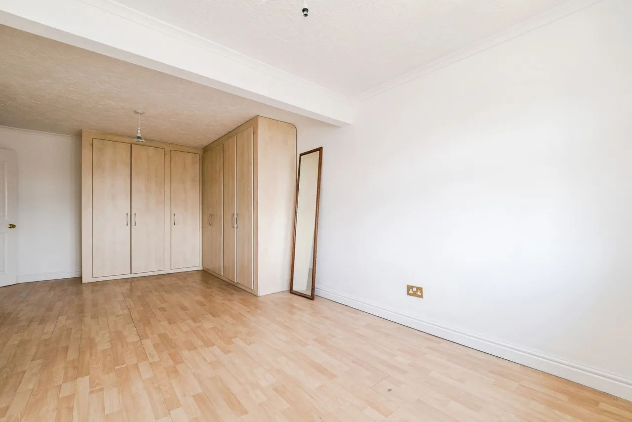 Abbey Wood Lane, Rainham, RM13, photo 16