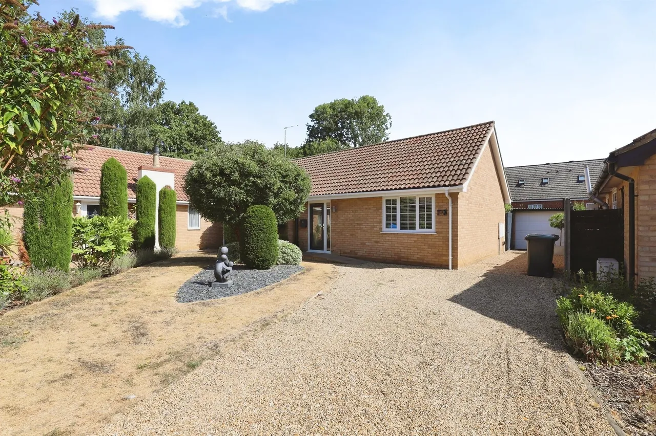 2 bed house for sale, Victoria Road, Peterborough, PE8