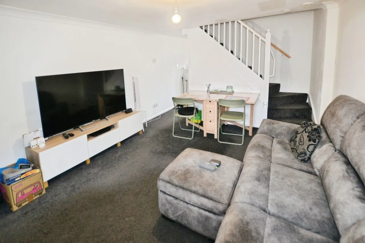 Coltsfoot Road, Hamilton, Leicester, photo 3