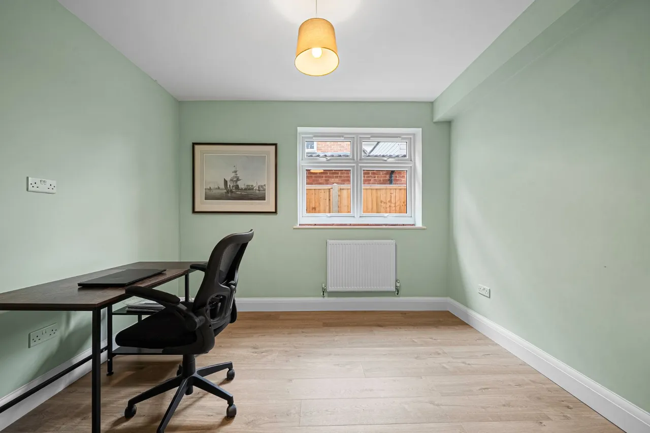 Mayfield Avenue, New Haw, KT15, photo 13