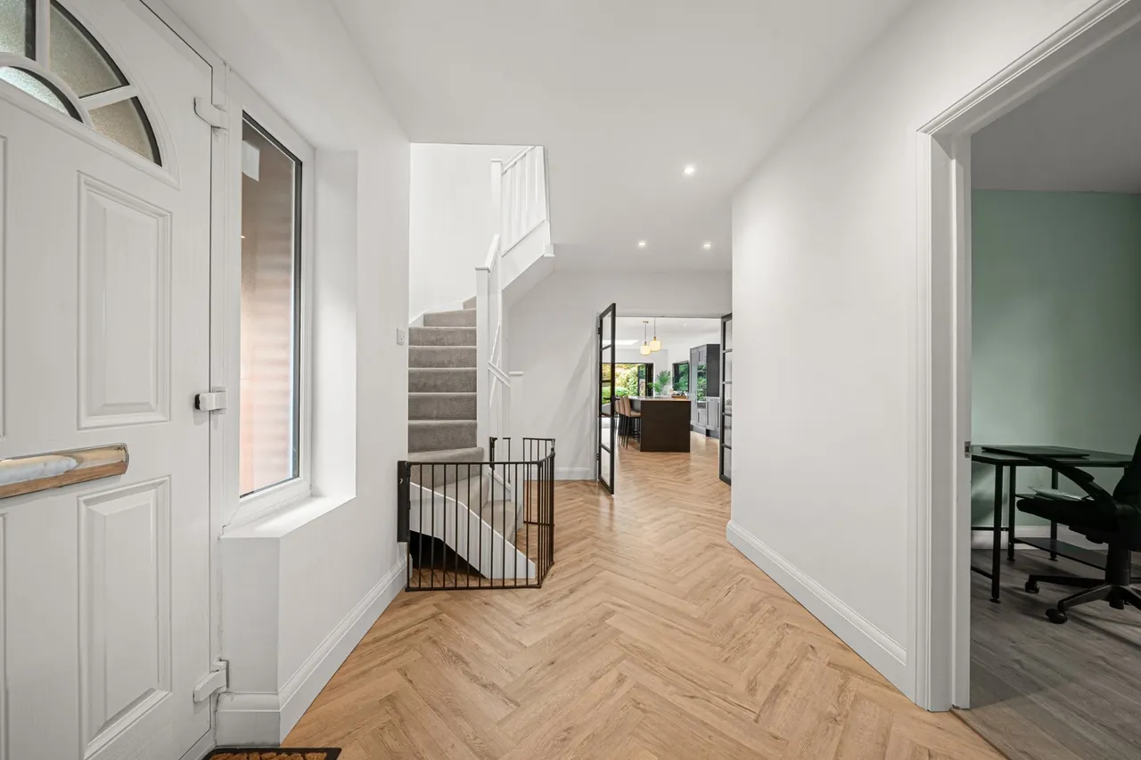 Mayfield Avenue, New Haw, KT15, photo 5