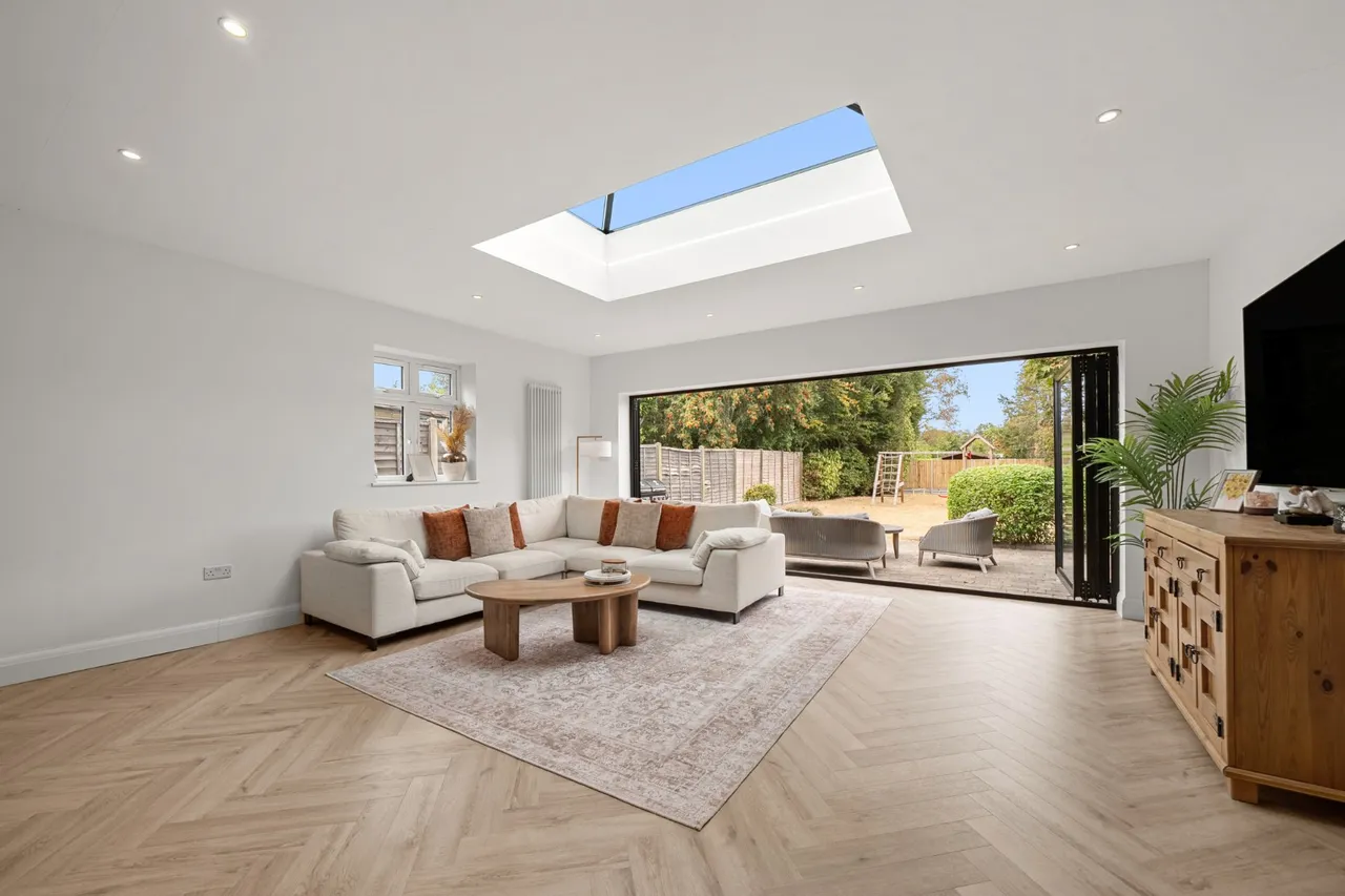 Mayfield Avenue, New Haw, KT15, photo 2