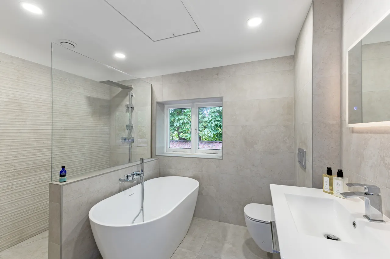 Lyne, Chertsey, KT16, photo 11