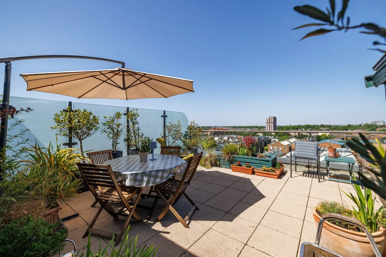 2 bed flat for sale, Nacovia House, Imperial Wharf, SW6