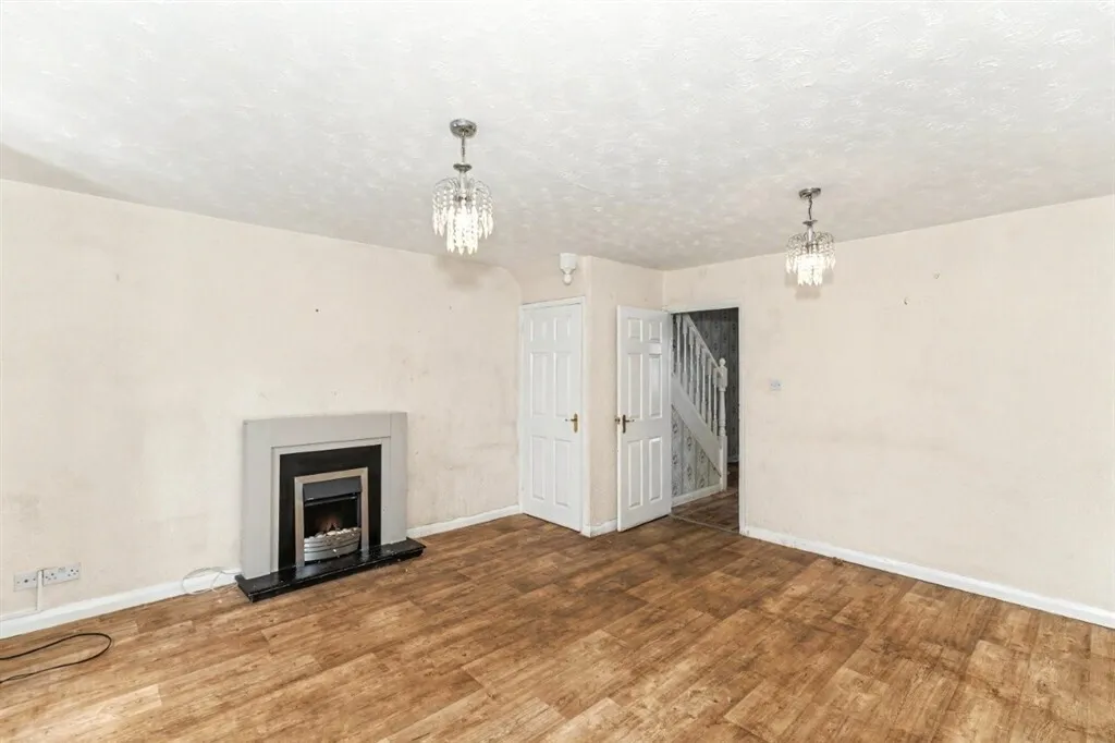 St. James Street, Daventry, NN11, photo 4