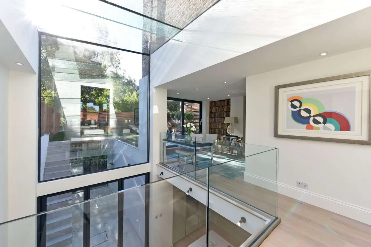 Broomwood Road, London, SW11 6JU, photo 2