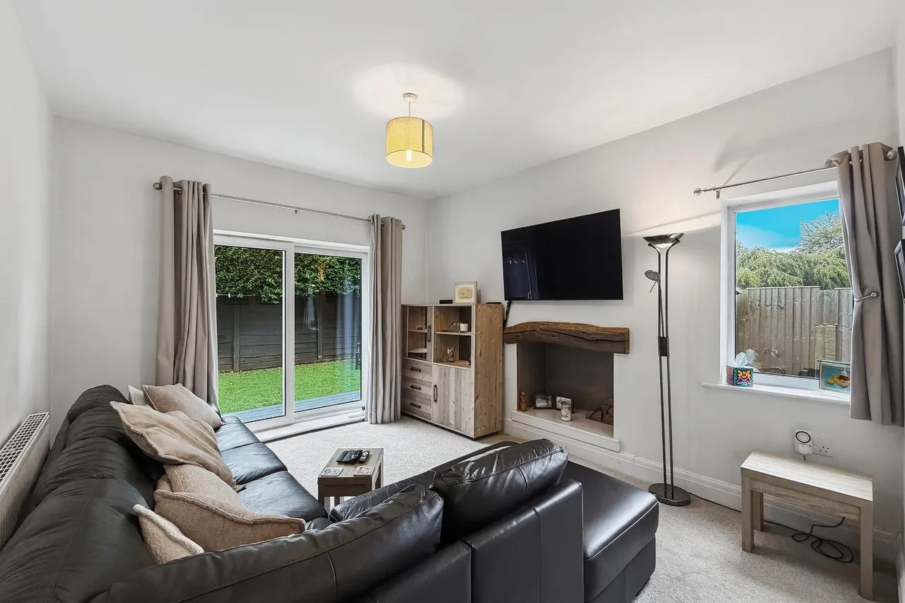 Thorley Lane, Timperley, WA15, photo 5