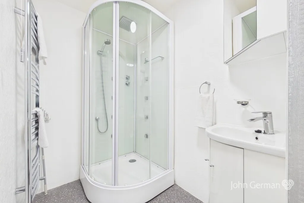 Overcroft, Bramshall, photo 14