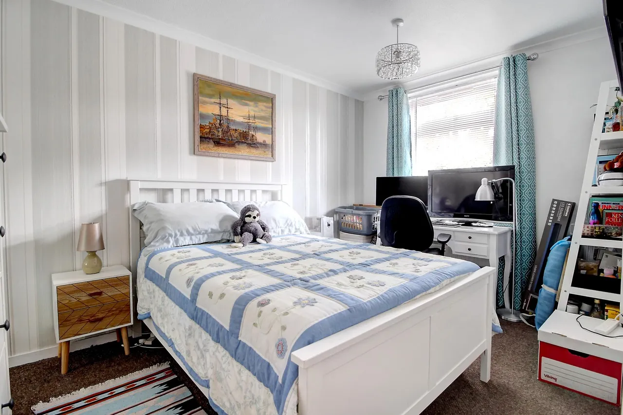 Launcelot Close, Andover, SP10, photo 13