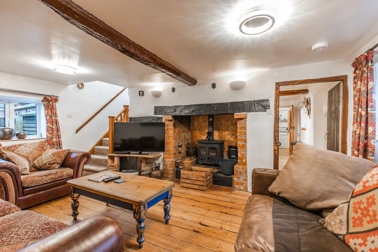 Characterful Cottage in the Heart of, photo 3