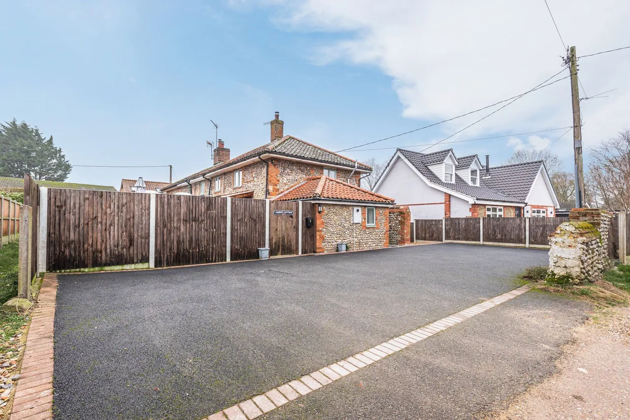 Characterful Cottage in the Heart of, photo 13