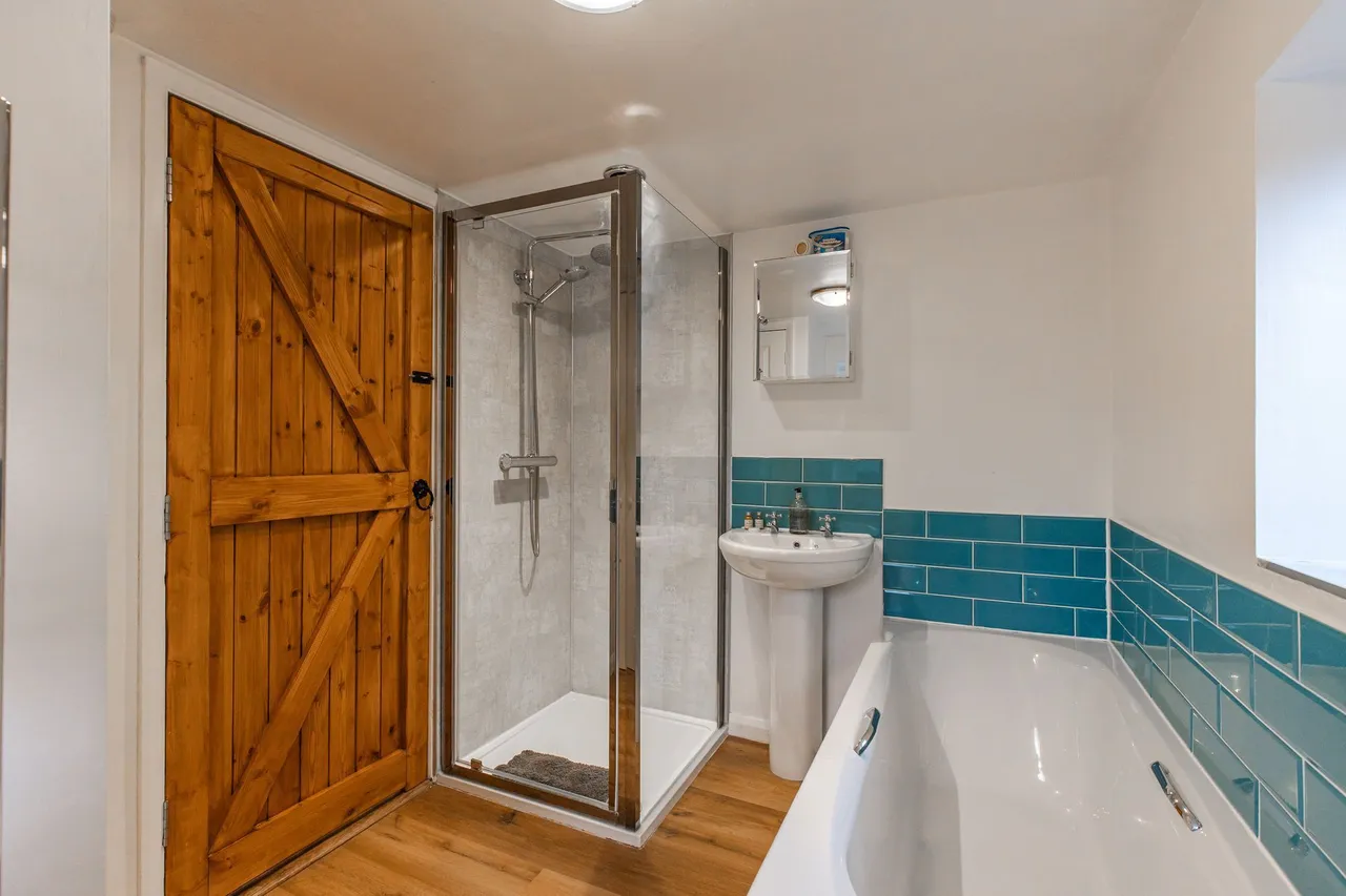 Characterful Cottage in the Heart of, photo 11
