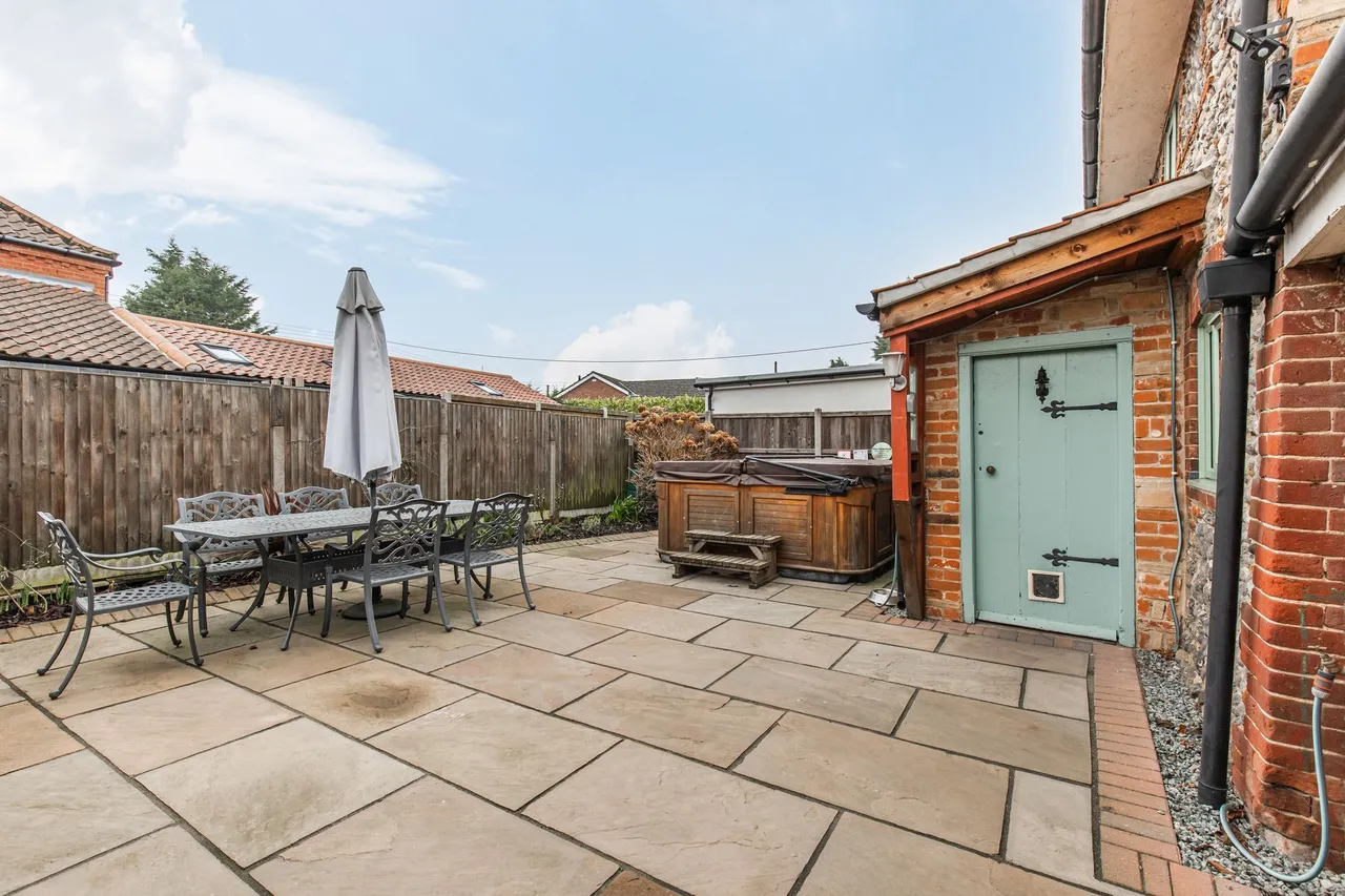 Characterful Cottage in the Heart of, photo 12