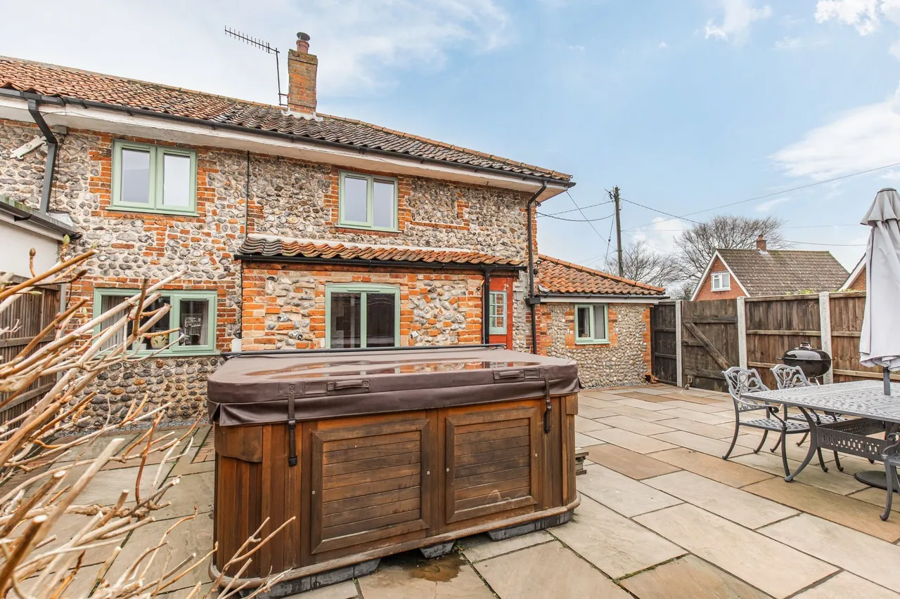 Characterful Cottage in the Heart of, photo 2