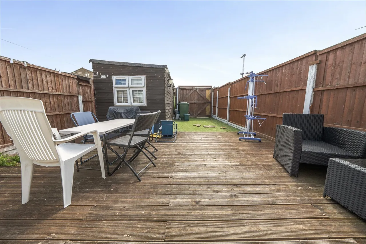 Chatfield Way, Basildon, Essex, SS13, photo 2