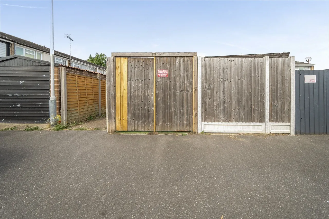 Chatfield Way, Basildon, Essex, SS13, photo 3