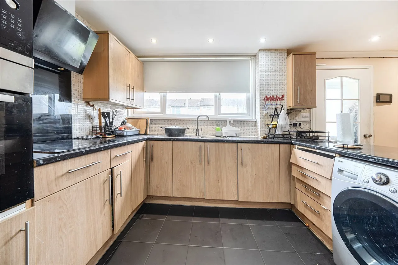 Chatfield Way, Basildon, Essex, SS13, photo 17