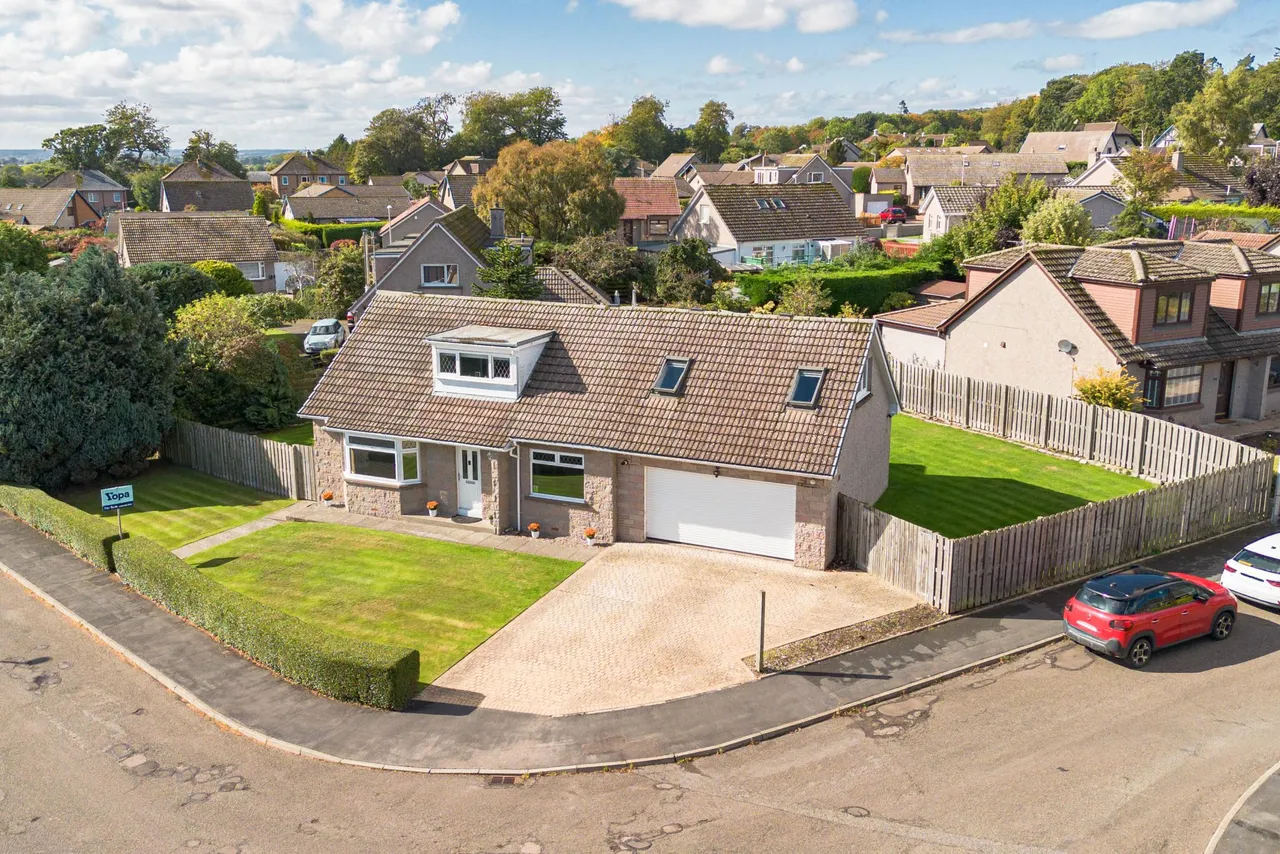 5 bed house for sale, Scott Crescent, Montrose, DD10