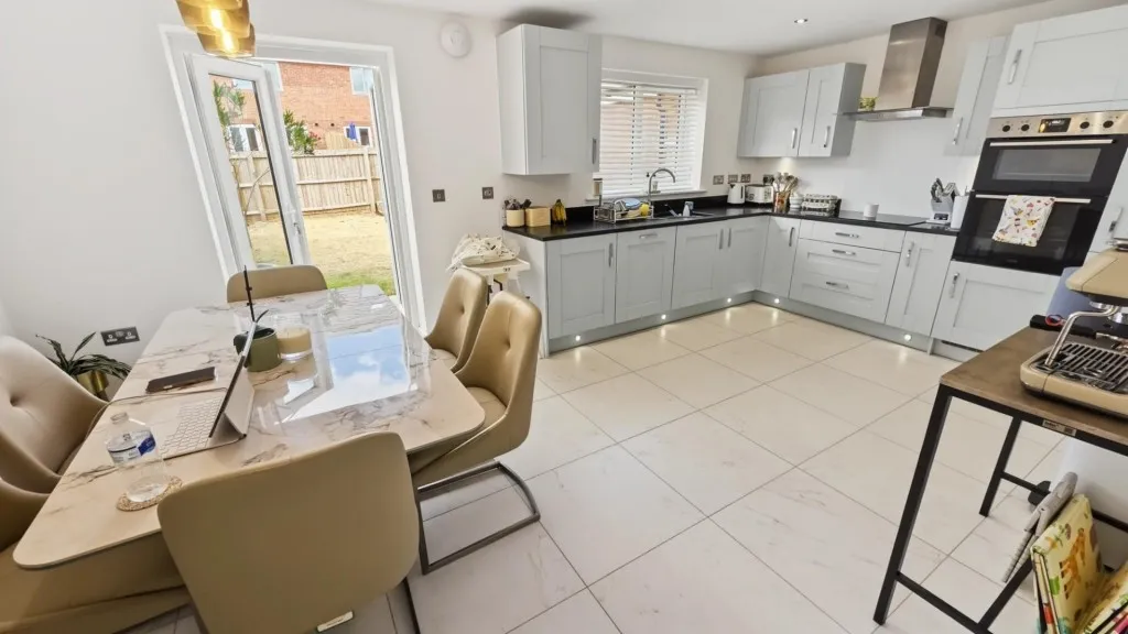 Home Farm Drive, Boughton, photo 3
