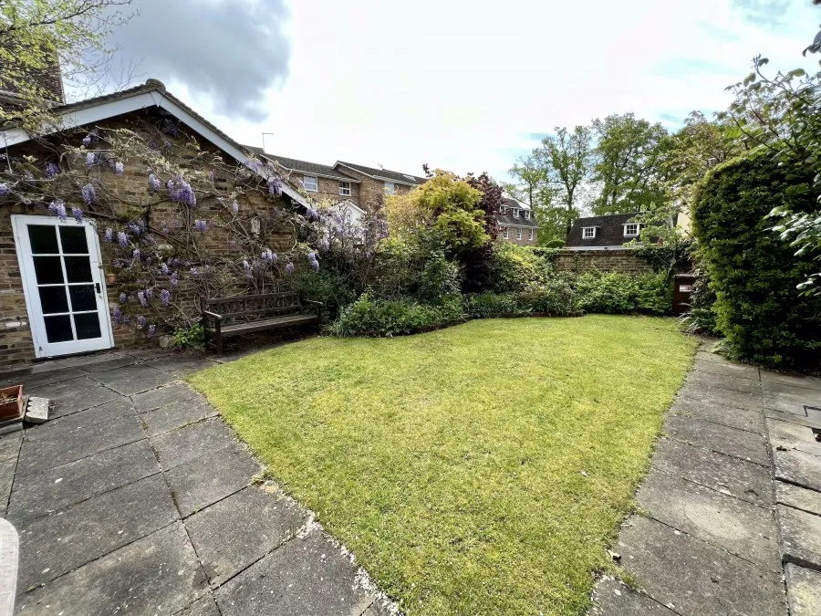 House Under Offer with 4 bedrooms in Old Harlow, CM17, photo 10