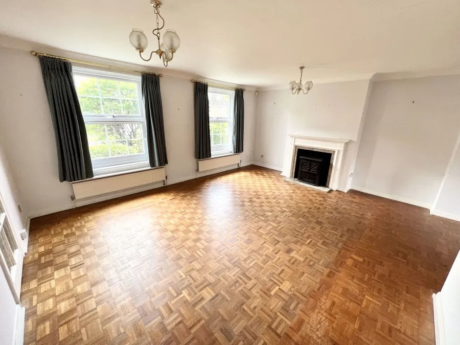 House Under Offer with 4 bedrooms in Old Harlow, CM17, photo 2