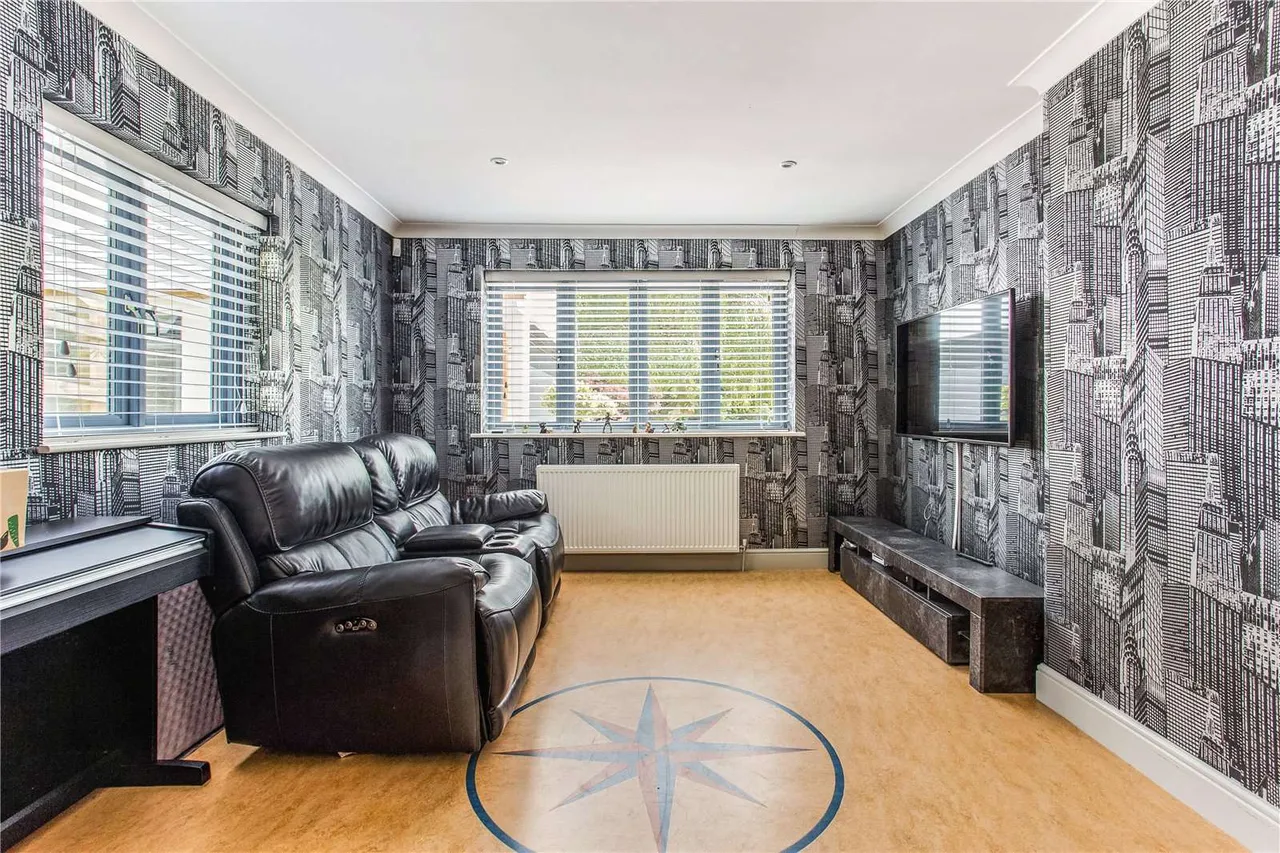 Harmer Green Lane, Welwyn, Hertfordshire, AL6 0AS, photo 9